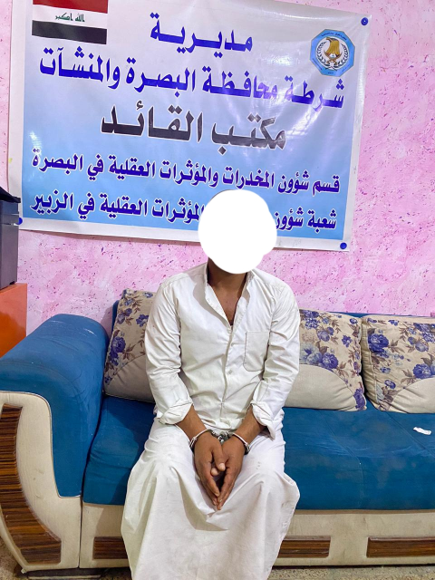 القبض على خمسة متهمين ضبط بدار احدهم مادة كرستال ب