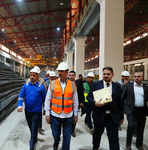 وزيـر الصناعـة يناقش خُطة العمل لإكمال مصنع الصُل