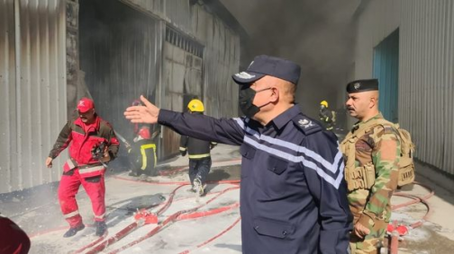 اندلاع حريق في مخازن اسطوانات غاز التبريد  في شارع