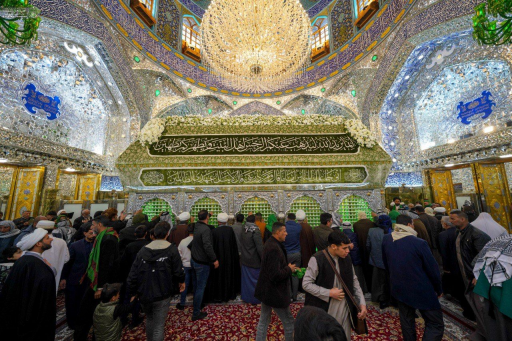 تبديل كسوة مرقد الإمام علي (ع)بذكرى مولده