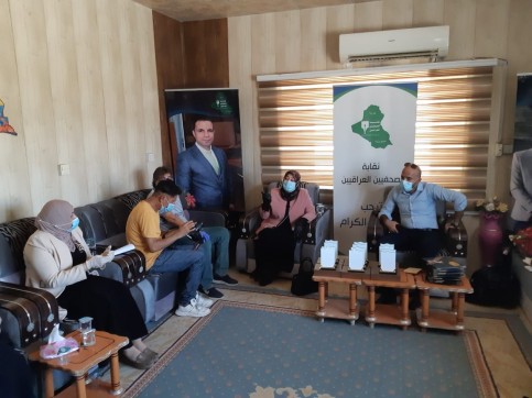 لجنة الصحة والبيئة النيابية تكرم عددا من صحفي البص