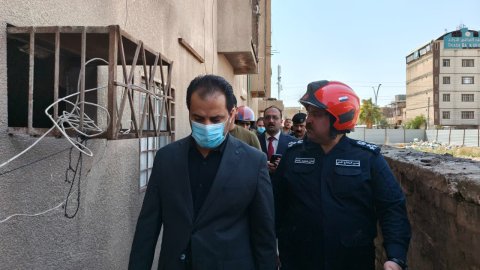 الدفاع المدني في البصرة يخمد حريقاً بمركز المحافظة