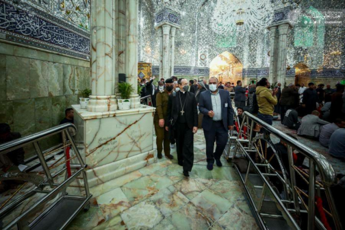 وفد دولة الفاتيكان يزور مرقد الأمام علي (ع)
