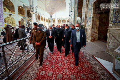 وفد دولة الفاتيكان يزور مرقد الأمام علي (ع)