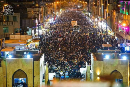 حشود الزائريـن تواصل  توافدهـا الى مدينة الكاظمية 