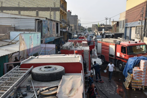 اخماد حريق  اندلع في سوق البياع جنوبي بغداد