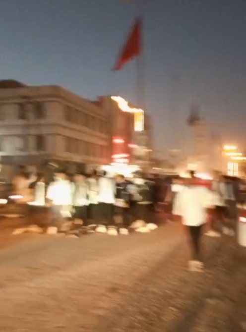 طلاب مدرسة في قضاء الزبير  يحتجون على إعفاء مديرهم