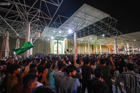 بالصور ...حشود الزائرين تطوف في رحاب الصحن العلوي 