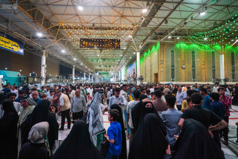 بالصور ...حشود الزائرين تطوف في رحاب الصحن العلوي 