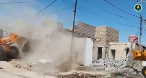 شرطة البصرة تزيل دار تجاوز في الهندية على خلفية جر