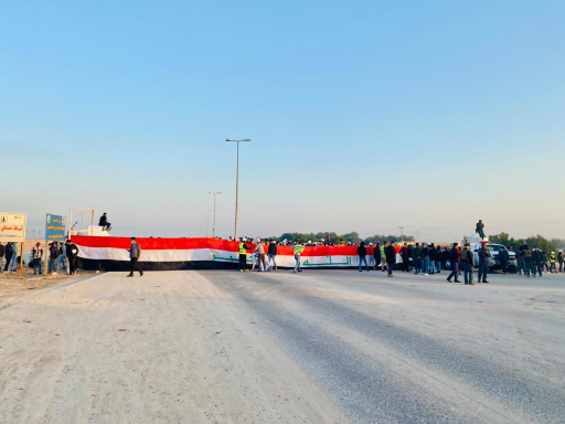 مهندسون خريجون يغلقون الطريق امام موظفي مصفى الشعي