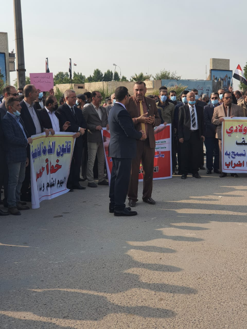 تدريسيو جامعة البصرة واكاديميون يلوحون بالإضراب في