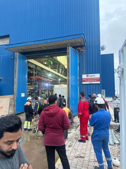 مصرع عاملين واصابة هندي الجنسية إثر اختناقهم بمواد