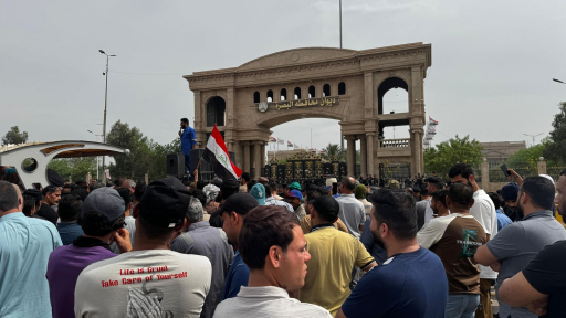 تظاهرة لموظفين في البصرة للمطالبة بتحسين سلم الروا