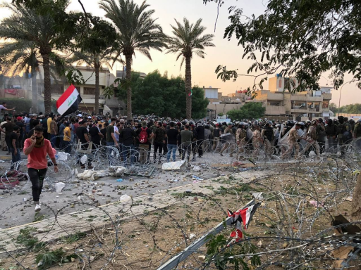تصعيد جماهيري من قبل المتظاهرين السلميين بالقرب من
