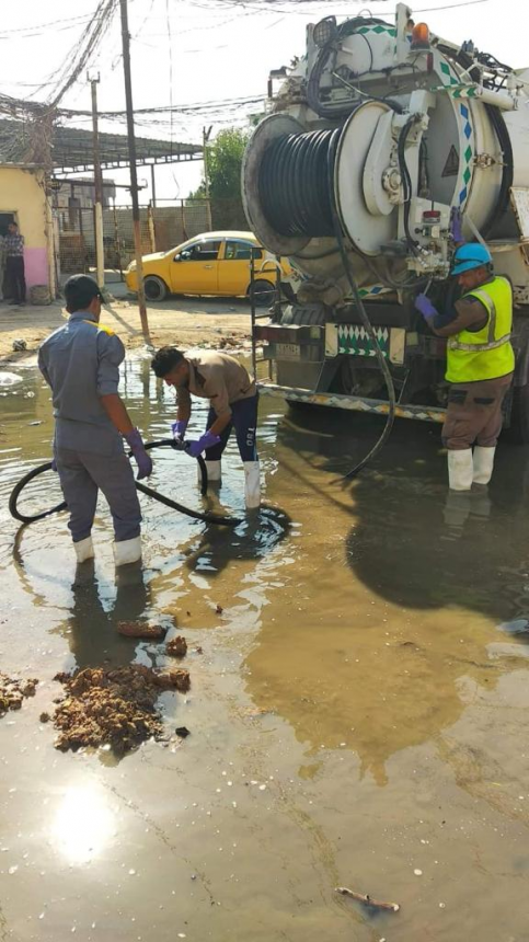 كوادر مجاري  النجف تنجح بتصريف مياه الأمطار الكبير