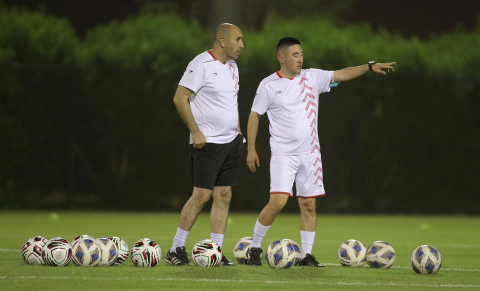منتخب طاجيكستان يخوض أولى وحداته التدريبية في البص