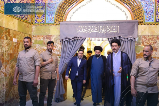   زعيم التيار الصدري يزور مرقد المرجع الشهيد الصدر