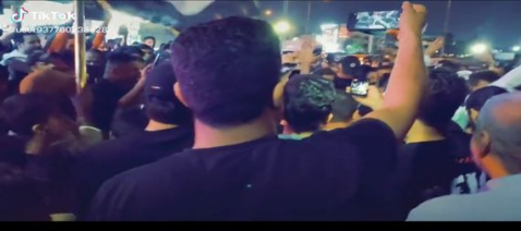 اتباع التيار الصدري في البصرة يحرقون علم الكيان ال