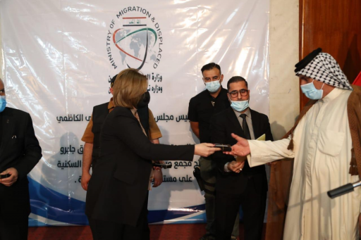 وزيرة الهجرة توزع شقق مجمع ميسان السكني على 300 عا