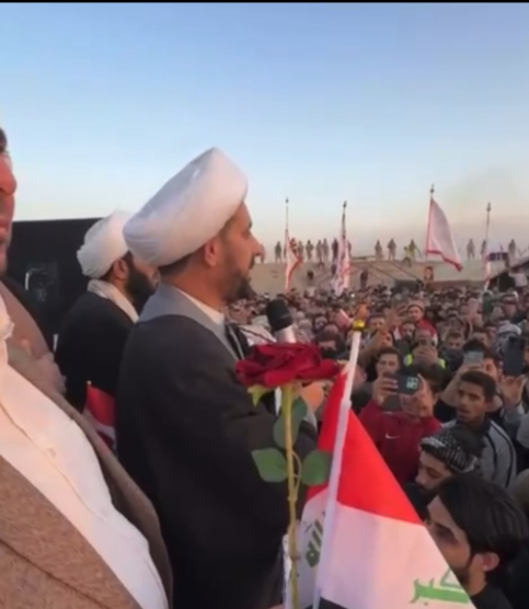 المئات من المتظاهرين في قضاء الصادق شمالي البصرة ي