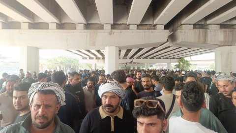 عقود تربية البصرة تطالب في وقفة احتجاجية أمام وزار