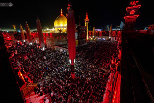جموع حاشدة من الزائرين تحيي ليلة القدر الثانية في 