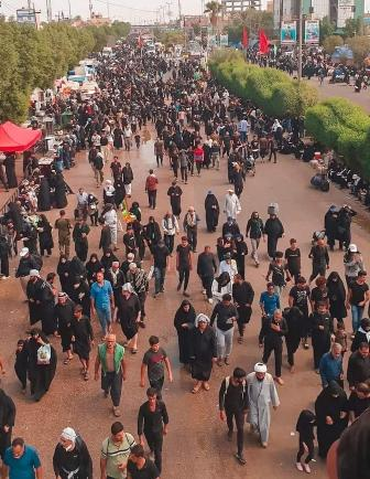 محافظ النجف يشارك الزائرين بالمسير نحو طرق الأحرار