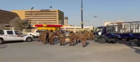 متظاهرون في البصرة يطالبون باغلاق مقرا في مبنى الق