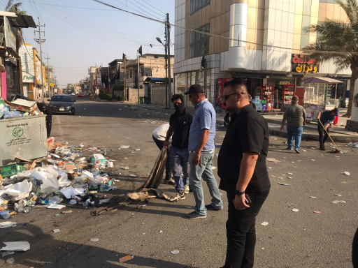 بلدية البصرة تباشر بحملة لتنظيف الشوارع بعد انتهاء