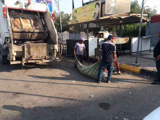 بلدية البصرة تباشر بحملة لتنظيف الشوارع بعد انتهاء