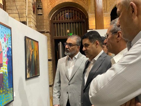 الفريجي يفتتح معرض الشباب التشكيلي: مواهب بصرية تر