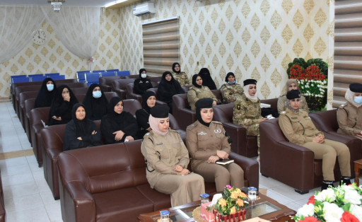 قائد شرطة البصرة يبحث مع  الضباط والمنتسبات من الع