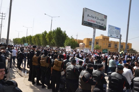 تظاهرة حاشدة للتربويين في البصرة للمطالبة بحقوق ال