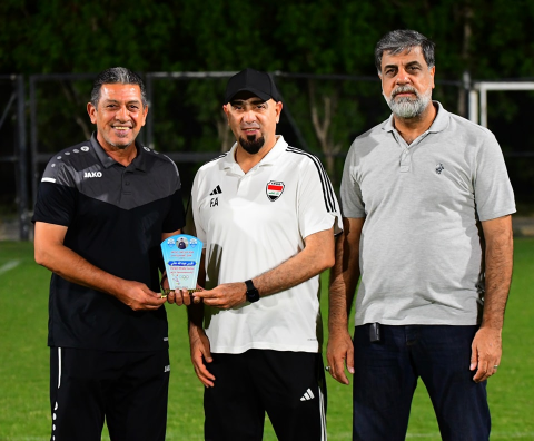 إدارة الميناء تكرم لاعب ومعالج المنتخب الاولمبي ال