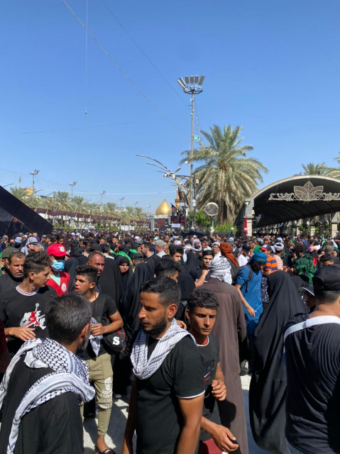 الملايين من الزائرين تواصل زحفها مشيا الى كربلاء ل