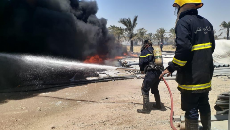 اخماد حريق كبير اندلع داخل شركة الصناعات البلاستيك