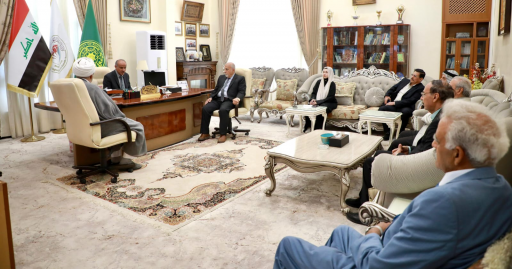 جامعة الكوفة  تكرم مجموعة من الطلبة كبار السن الدا