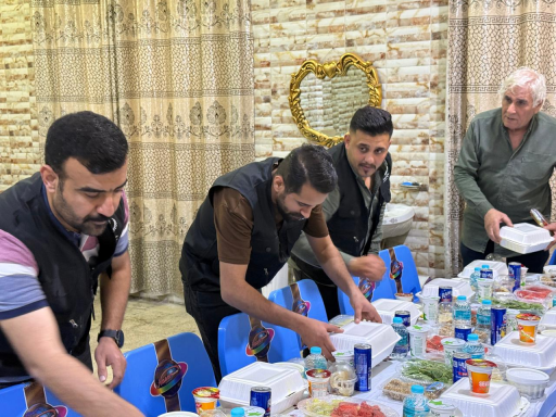 مأدبة افطار للرجال والنساء بدار رعاية المسنين في ا