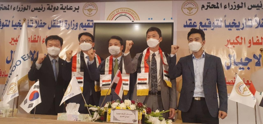 النقل توقع عقدا مع شركة دايوو الكورية لانشاء ميناء