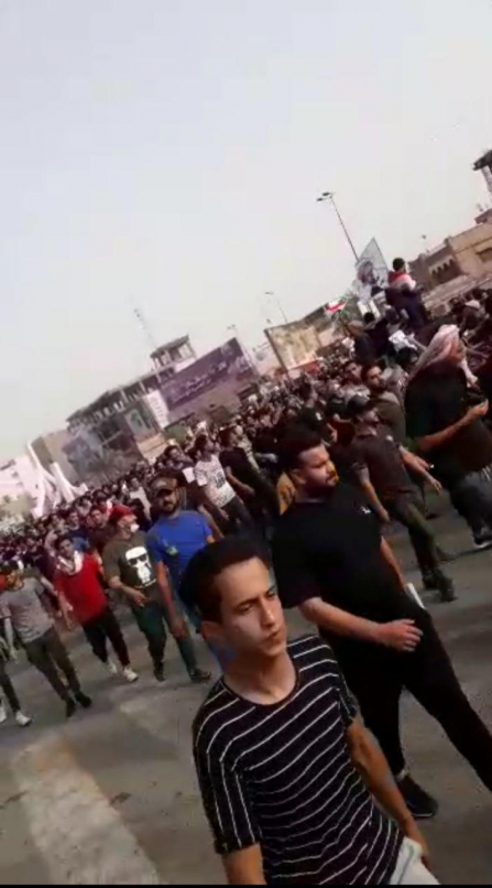 المئات من اهالي البصرة يطالبون بالكشف عن قتلة المت