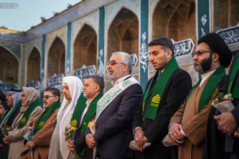 بالصور.. العتبة العلوية ترفع راية (وليد الكعبة) اي