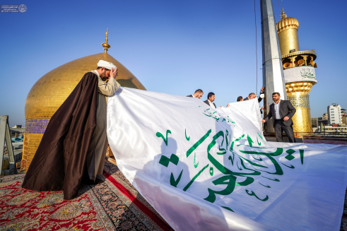 بالصور.. العتبة العلوية ترفع راية (وليد الكعبة) اي
