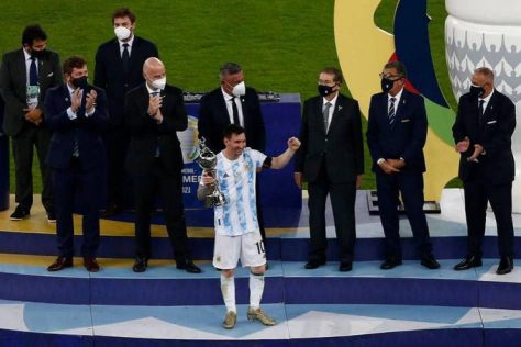 بعد 28 عاما ... الأرجنتين بقيادة ميسي تتوج بكأس / 