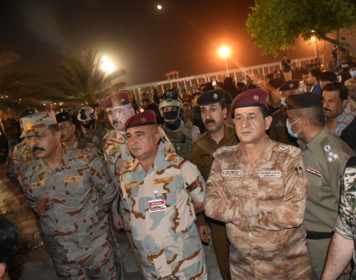 البصريون يحيون زيارة الأربعين في مسجد خطوة الإمام 