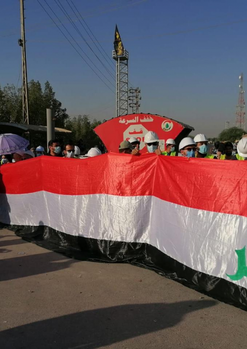 مهندسون خريجون يغلقون بوابة شركة نفط البصرة للمطال
