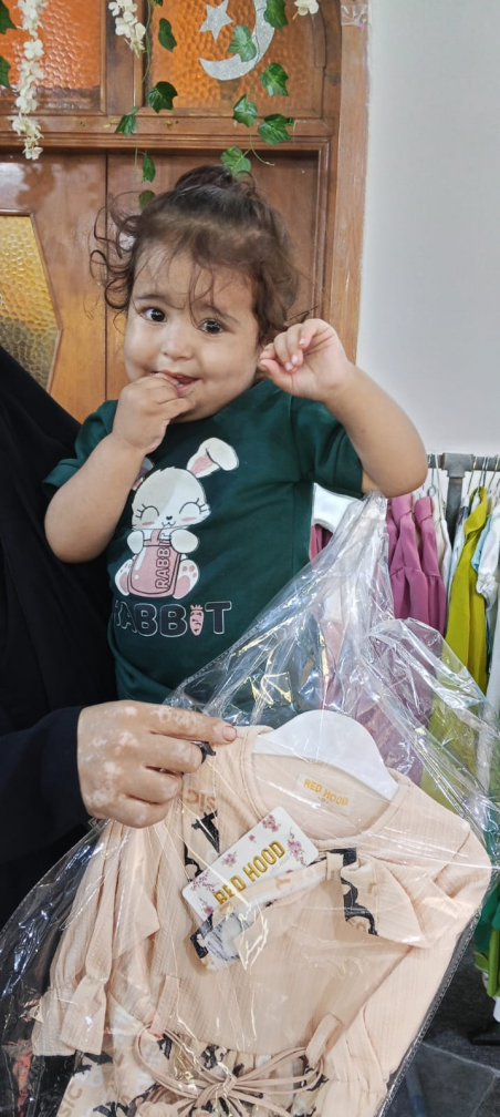توزيع كسوة العيد على 300 طفل في النجف