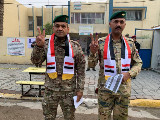 بالصور ... مراكز الاقتراع الخاص في البصرة تشهد اقب