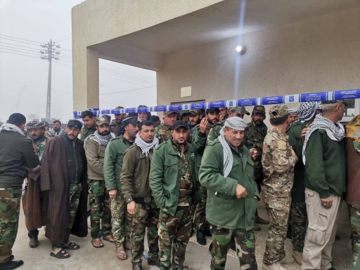 بالصور ... مراكز الاقتراع الخاص في البصرة تشهد اقب