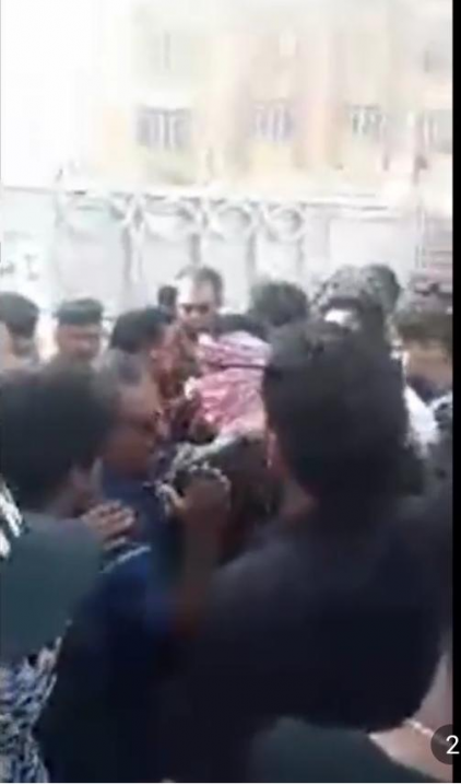 متظاهرون في الناصرية يطالبون بإقالة المحافظ  بسبب 
